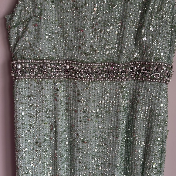 MAC DUGGAL Sequined Sleeveless Embellished Neckline Gown 12 - Picture 6 of 14